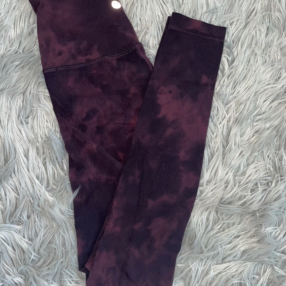 Lululemon Align 7/8 leggings in Burgundy Tie Dye - Picture 2 of 3